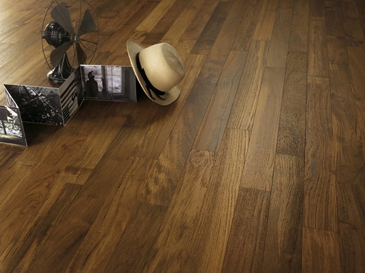 parquet il posto migliore per dimenticare scarpe e calze Maglianella80